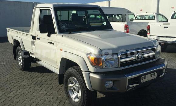 Acheter Occasion Voiture Toyota Land Cruiser Gris à Beitbridge, Matabeleland South Acheter Occasion Voiture Toyota Land Cruiser Gris à Beitbridge, Matabeleland South