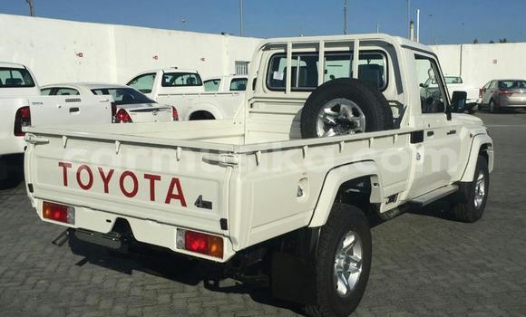 Acheter Occasion Voiture Toyota Land Cruiser Gris à Beitbridge, Matabeleland South Acheter Occasion Voiture Toyota Land Cruiser Gris à Beitbridge, Matabeleland South