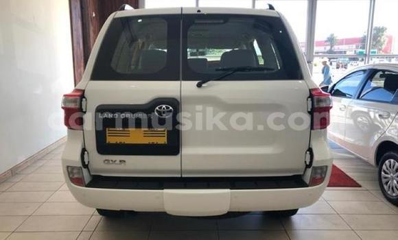 Acheter Occasion Voiture Toyota Land Cruiser Prado Blanc à Beitbridge, Matabeleland South Acheter Occasion Voiture Toyota Land Cruiser Prado Blanc à Beitbridge, Matabeleland South