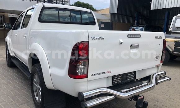 Tenga Tsaru Toyota Hilux Chena Mota in Harare in Harare Tenga Tsaru Toyota Hilux Chena Mota in Harare in Harare