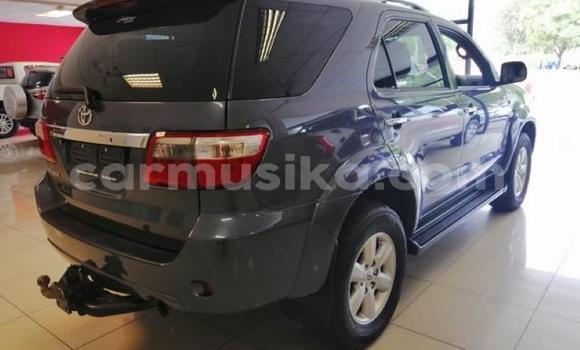 Acheter Occasion Voiture Toyota Fortuner Gris à Beitbridge, Matabeleland South Acheter Occasion Voiture Toyota Fortuner Gris à Beitbridge, Matabeleland South
