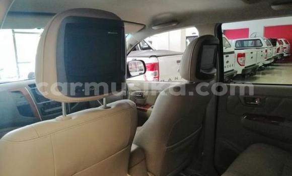 Acheter Occasion Voiture Toyota Fortuner Gris à Beitbridge, Matabeleland South Acheter Occasion Voiture Toyota Fortuner Gris à Beitbridge, Matabeleland South