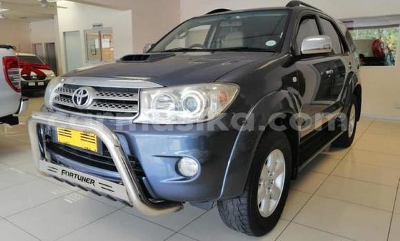 Acheter Occasion Voiture Toyota Fortuner Gris à Beitbridge, Matabeleland South Acheter Occasion Voiture Toyota Fortuner Gris à Beitbridge, Matabeleland South