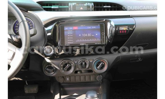 Acheter Import Voiture Toyota Hilux Noir à Import - Dubai, Harare Acheter Import Voiture Toyota Hilux Noir à Import - Dubai, Harare