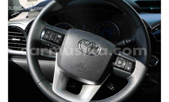 Acheter Import Voiture Toyota Hilux Noir à Import - Dubai, Harare Acheter Import Voiture Toyota Hilux Noir à Import - Dubai, Harare