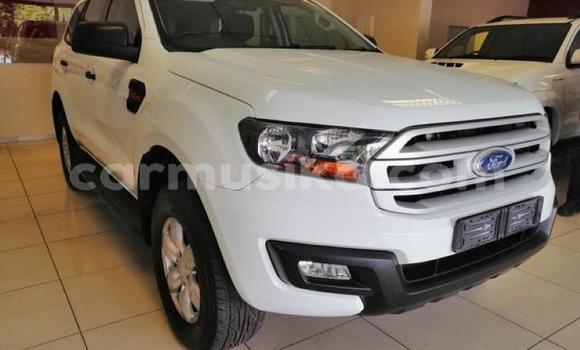 Acheter Occasion Voiture Ford Everest Blanc à Beitbridge, Matabeleland South Acheter Occasion Voiture Ford Everest Blanc à Beitbridge, Matabeleland South