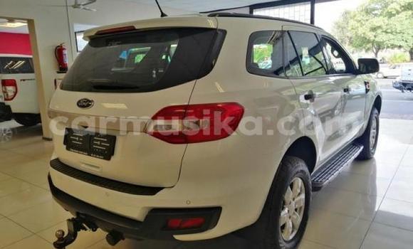 Acheter Occasion Voiture Ford Everest Blanc à Beitbridge, Matabeleland South Acheter Occasion Voiture Ford Everest Blanc à Beitbridge, Matabeleland South
