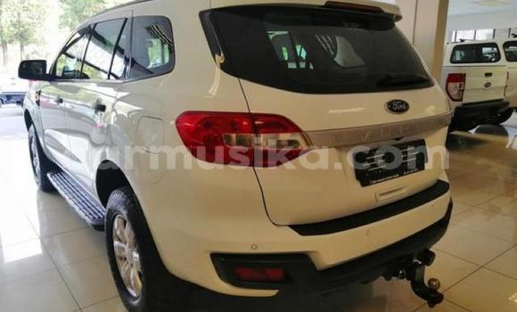 Acheter Occasion Voiture Ford Everest Blanc à Beitbridge, Matabeleland South Acheter Occasion Voiture Ford Everest Blanc à Beitbridge, Matabeleland South