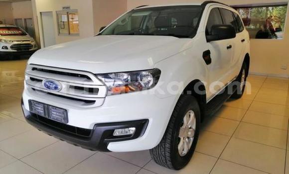 Acheter Occasion Voiture Ford Everest Blanc à Beitbridge, Matabeleland South Acheter Occasion Voiture Ford Everest Blanc à Beitbridge, Matabeleland South
