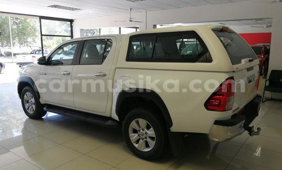 Nunua Ilio tumika Toyota Hilux Nyeupe Gari ndani ya Beitbridge nchini Matabeleland Kusini Nunua Ilio tumika Toyota Hilux Nyeupe Gari ndani ya Beitbridge nchini Matabeleland Kusini