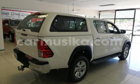 Nunua Ilio tumika Toyota Hilux Nyeupe Gari ndani ya Beitbridge nchini Matabeleland Kusini Nunua Ilio tumika Toyota Hilux Nyeupe Gari ndani ya Beitbridge nchini Matabeleland Kusini