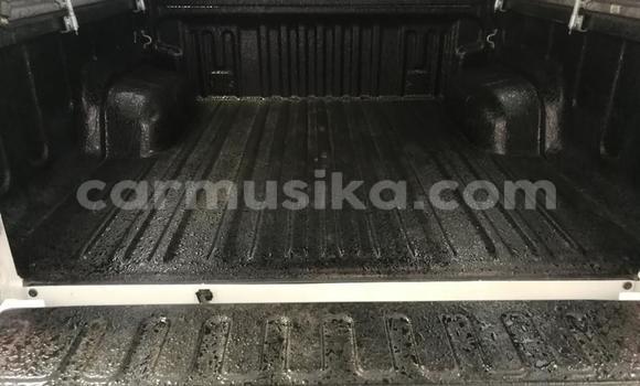 Nunua Ilio tumika Toyota Hilux Nyeupe Gari ndani ya Beitbridge nchini Matabeleland Kusini Nunua Ilio tumika Toyota Hilux Nyeupe Gari ndani ya Beitbridge nchini Matabeleland Kusini