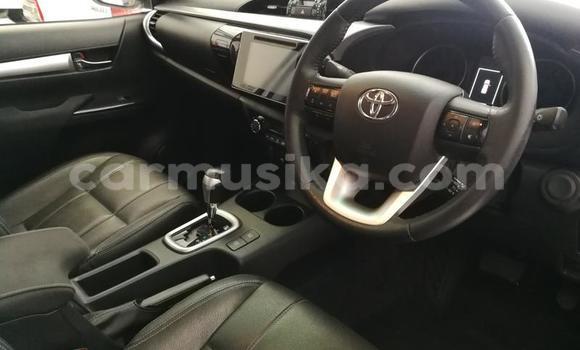 Nunua Ilio tumika Toyota Hilux Nyeupe Gari ndani ya Beitbridge nchini Matabeleland Kusini Nunua Ilio tumika Toyota Hilux Nyeupe Gari ndani ya Beitbridge nchini Matabeleland Kusini