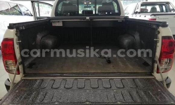 Acheter Occasion Voiture Toyota Hilux Blanc à Beitbridge, Matabeleland South Acheter Occasion Voiture Toyota Hilux Blanc à Beitbridge, Matabeleland South