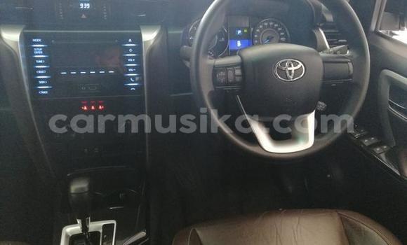 Acheter Occasion Voiture Toyota Fortuner Blanc à Beitbridge, Matabeleland South Acheter Occasion Voiture Toyota Fortuner Blanc à Beitbridge, Matabeleland South