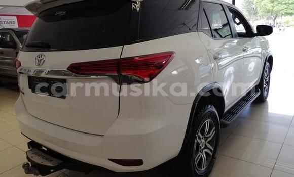 Acheter Occasion Voiture Toyota Fortuner Blanc à Beitbridge, Matabeleland South Acheter Occasion Voiture Toyota Fortuner Blanc à Beitbridge, Matabeleland South