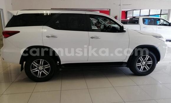 Acheter Occasion Voiture Toyota Fortuner Blanc à Beitbridge, Matabeleland South Acheter Occasion Voiture Toyota Fortuner Blanc à Beitbridge, Matabeleland South