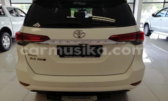 Acheter Occasion Voiture Toyota Fortuner Blanc à Beitbridge, Matabeleland South Acheter Occasion Voiture Toyota Fortuner Blanc à Beitbridge, Matabeleland South