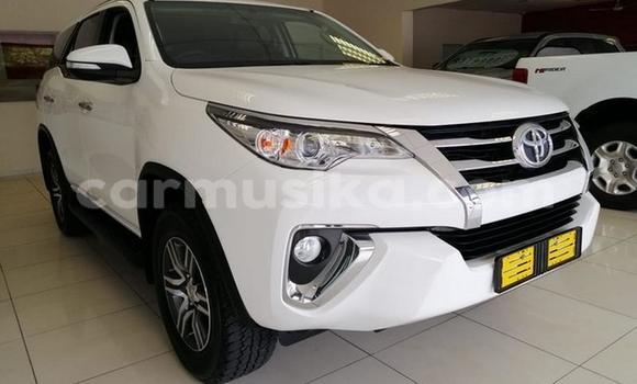 Acheter Occasion Voiture Toyota Fortuner Blanc à Beitbridge, Matabeleland South Acheter Occasion Voiture Toyota Fortuner Blanc à Beitbridge, Matabeleland South