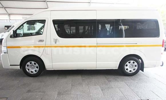 Acheter Occasion Voiture Toyota Hiace Blanc à Beitbridge, Matabeleland South Acheter Occasion Voiture Toyota Hiace Blanc à Beitbridge, Matabeleland South