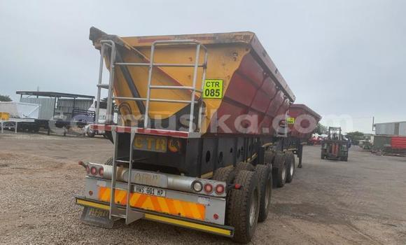 Acheter Occasion Utilitaire Nissan UD Rouge à Beitbridge, Matabeleland South Acheter Occasion Utilitaire Nissan UD Rouge à Beitbridge, Matabeleland South