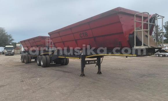 Acheter Occasion Utilitaire Nissan UD Rouge à Beitbridge, Matabeleland South Acheter Occasion Utilitaire Nissan UD Rouge à Beitbridge, Matabeleland South