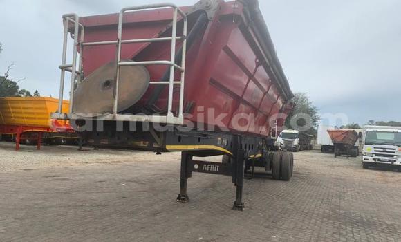 Acheter Occasion Utilitaire Nissan UD Rouge à Beitbridge, Matabeleland South Acheter Occasion Utilitaire Nissan UD Rouge à Beitbridge, Matabeleland South