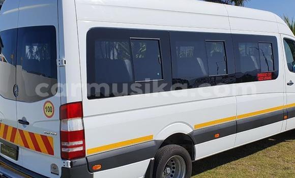 Acheter Occasion Utilitaire Mercedes‒Benz Sprinter Blanc à Beitbridge, Matabeleland South Acheter Occasion Utilitaire Mercedes‒Benz Sprinter Blanc à Beitbridge, Matabeleland South