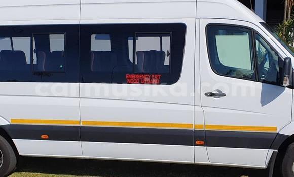Acheter Occasion Utilitaire Mercedes‒Benz Sprinter Blanc à Beitbridge, Matabeleland South Acheter Occasion Utilitaire Mercedes‒Benz Sprinter Blanc à Beitbridge, Matabeleland South