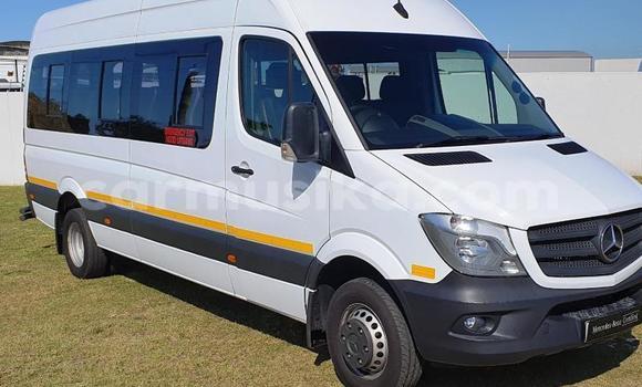 Acheter Occasion Utilitaire Mercedes‒Benz Sprinter Blanc à Beitbridge, Matabeleland South Acheter Occasion Utilitaire Mercedes‒Benz Sprinter Blanc à Beitbridge, Matabeleland South