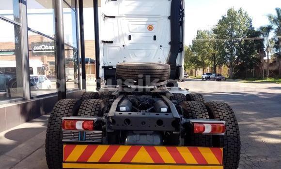 Nunua Ilio tumika Mercedes‒Benz Truck Nyeupe Lori ndani ya Beitbridge nchini Matabeleland Kusini Nunua Ilio tumika Mercedes‒Benz Truck Nyeupe Lori ndani ya Beitbridge nchini Matabeleland Kusini