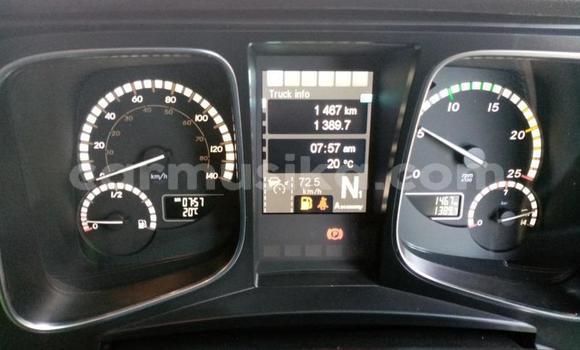 Nunua Ilio tumika Mercedes‒Benz Truck Nyeupe Lori ndani ya Beitbridge nchini Matabeleland Kusini Nunua Ilio tumika Mercedes‒Benz Truck Nyeupe Lori ndani ya Beitbridge nchini Matabeleland Kusini