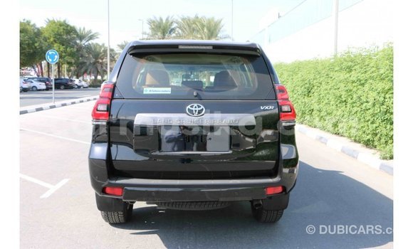 Acheter Import Voiture Toyota Prado Blanc à Import - Dubai, Harare Acheter Import Voiture Toyota Prado Blanc à Import - Dubai, Harare