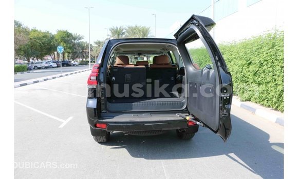 Acheter Import Voiture Toyota Prado Blanc à Import - Dubai, Harare Acheter Import Voiture Toyota Prado Blanc à Import - Dubai, Harare