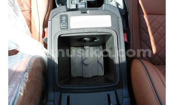 Acheter Import Voiture Toyota Prado Blanc à Import - Dubai, Harare Acheter Import Voiture Toyota Prado Blanc à Import - Dubai, Harare