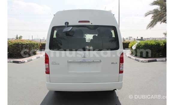 Acheter Import Voiture Toyota Hiace Blanc à Import - Dubai, Harare Acheter Import Voiture Toyota Hiace Blanc à Import - Dubai, Harare