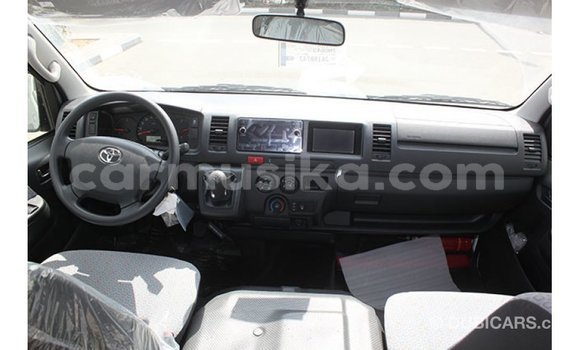 Acheter Import Voiture Toyota Hiace Blanc à Import - Dubai, Harare Acheter Import Voiture Toyota Hiace Blanc à Import - Dubai, Harare