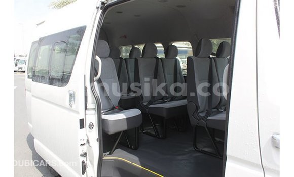 Acheter Import Voiture Toyota Hiace Blanc à Import - Dubai, Harare Acheter Import Voiture Toyota Hiace Blanc à Import - Dubai, Harare