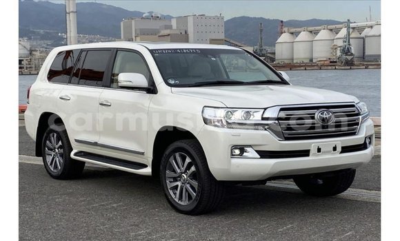 Nunua Imported Toyota Land Cruiser Nyeupe Gari ndani ya Import - Dubai nchini Harare Nunua Imported Toyota Land Cruiser Nyeupe Gari ndani ya Import - Dubai nchini Harare