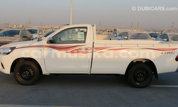 Acheter Import Voiture Toyota Hilux Blanc à Import - Dubai, Harare Acheter Import Voiture Toyota Hilux Blanc à Import - Dubai, Harare