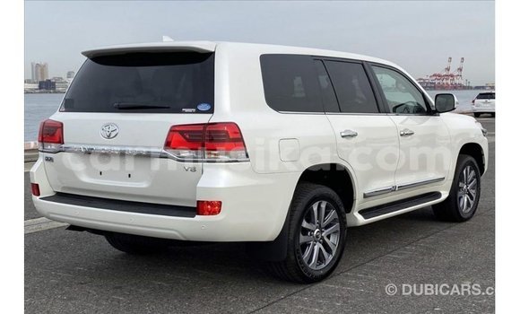 Nunua Imported Toyota Land Cruiser Nyeupe Gari ndani ya Import - Dubai nchini Harare Nunua Imported Toyota Land Cruiser Nyeupe Gari ndani ya Import - Dubai nchini Harare