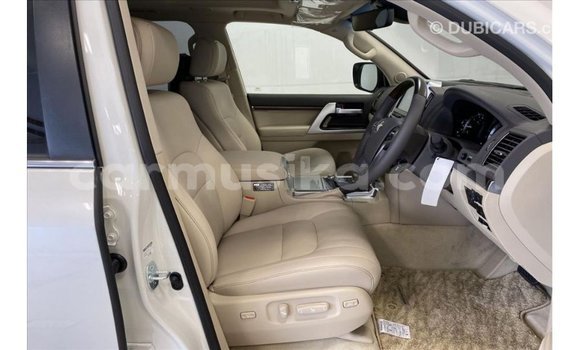 Nunua Imported Toyota Land Cruiser Nyeupe Gari ndani ya Import - Dubai nchini Harare Nunua Imported Toyota Land Cruiser Nyeupe Gari ndani ya Import - Dubai nchini Harare