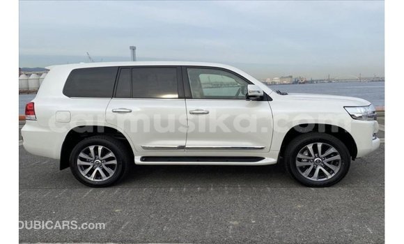 Nunua Imported Toyota Land Cruiser Nyeupe Gari ndani ya Import - Dubai nchini Harare Nunua Imported Toyota Land Cruiser Nyeupe Gari ndani ya Import - Dubai nchini Harare