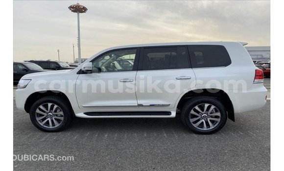 Nunua Imported Toyota Land Cruiser Nyeupe Gari ndani ya Import - Dubai nchini Harare Nunua Imported Toyota Land Cruiser Nyeupe Gari ndani ya Import - Dubai nchini Harare