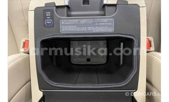 Nunua Imported Toyota Land Cruiser Nyeupe Gari ndani ya Import - Dubai nchini Harare Nunua Imported Toyota Land Cruiser Nyeupe Gari ndani ya Import - Dubai nchini Harare