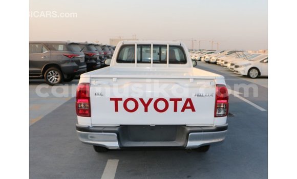 Acheter Import Voiture Toyota Hilux Blanc à Import - Dubai, Harare Acheter Import Voiture Toyota Hilux Blanc à Import - Dubai, Harare