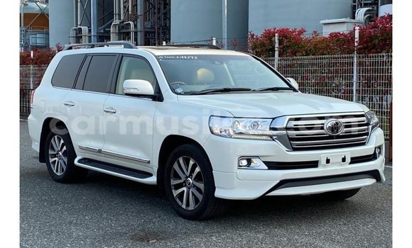 Tenga Imported Toyota Land Cruiser Chena Mota in Import - Dubai in Harare Tenga Imported Toyota Land Cruiser Chena Mota in Import - Dubai in Harare