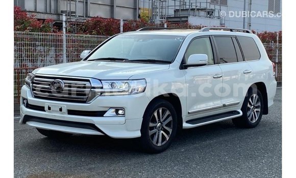 Tenga Imported Toyota Land Cruiser Chena Mota in Import - Dubai in Harare Tenga Imported Toyota Land Cruiser Chena Mota in Import - Dubai in Harare