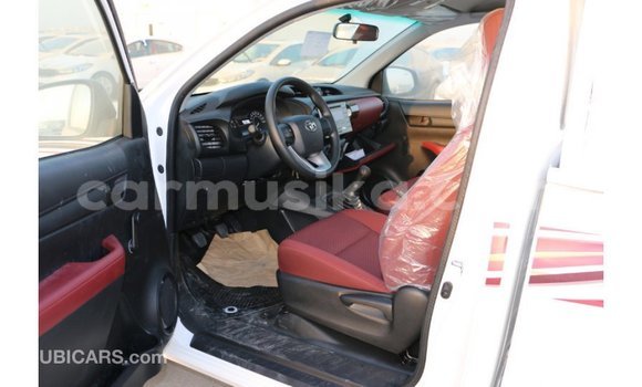 Acheter Import Voiture Toyota Hilux Blanc à Import - Dubai, Harare Acheter Import Voiture Toyota Hilux Blanc à Import - Dubai, Harare