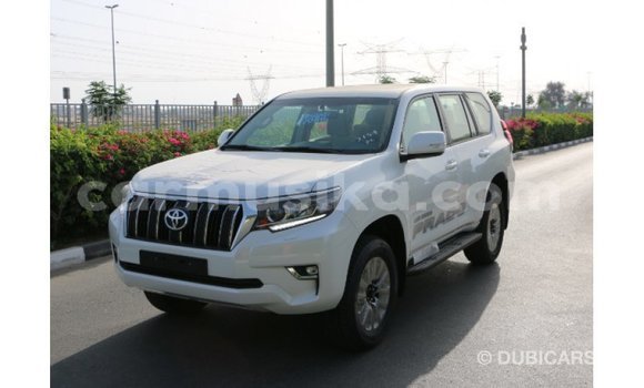 Acheter Import Voiture Toyota Prado Blanc à Import - Dubai, Harare Acheter Import Voiture Toyota Prado Blanc à Import - Dubai, Harare